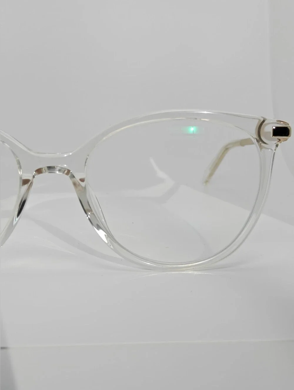 Atitude. Clear Round Frame Gold Temples. Women's Glasses - Transparent